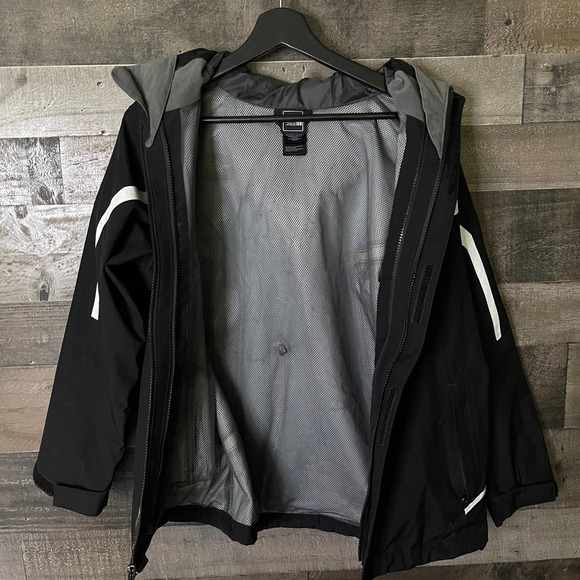 SOLD The North Face Boys Rain Jacket Large - Picture 3 of 3